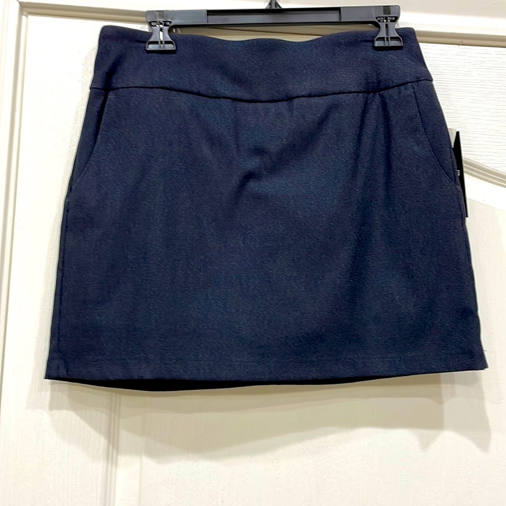 Attyre skort